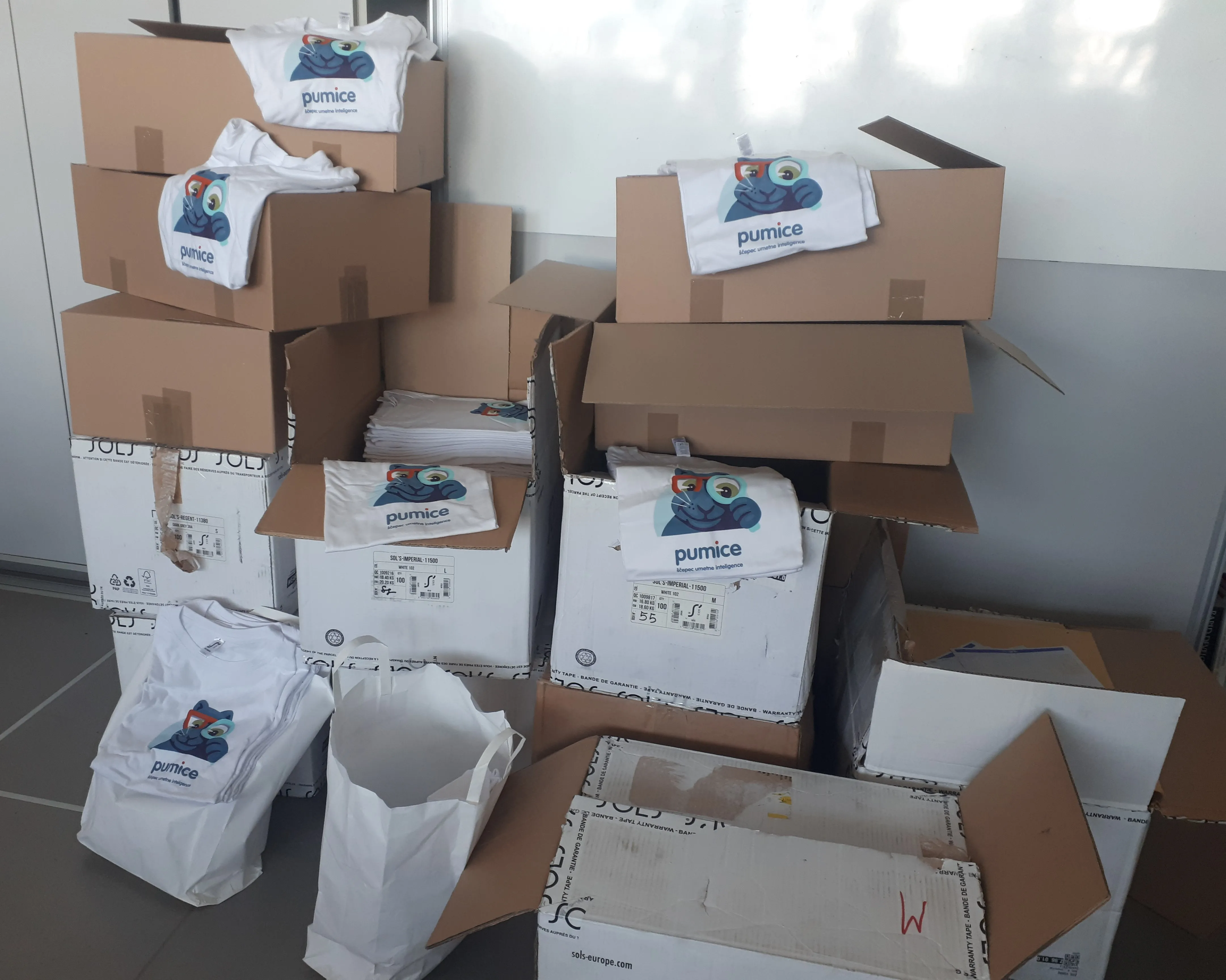Packing T-shirts in boxes